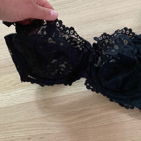 Victoria’s Secret Underwire Lace Bra - Picture 2 of 7